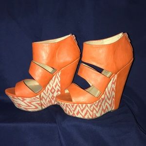 LILIANA Orange tribal aztec print wedges size 8